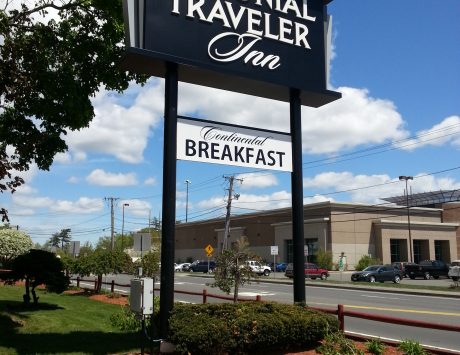 colonial Traveler Inn Pylon Sign